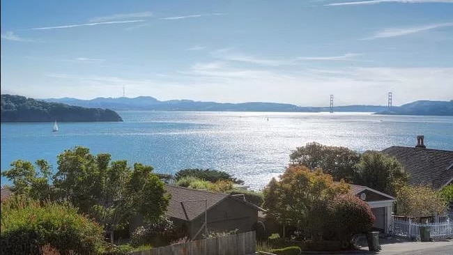 2381 Paradise Dr in Belvedere Tiburon, CA - Foto de edificio - Building Photo