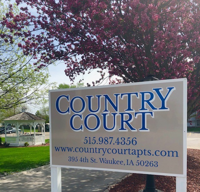 Country Court Apartments in Waukee, IA - Foto de edificio - Building Photo