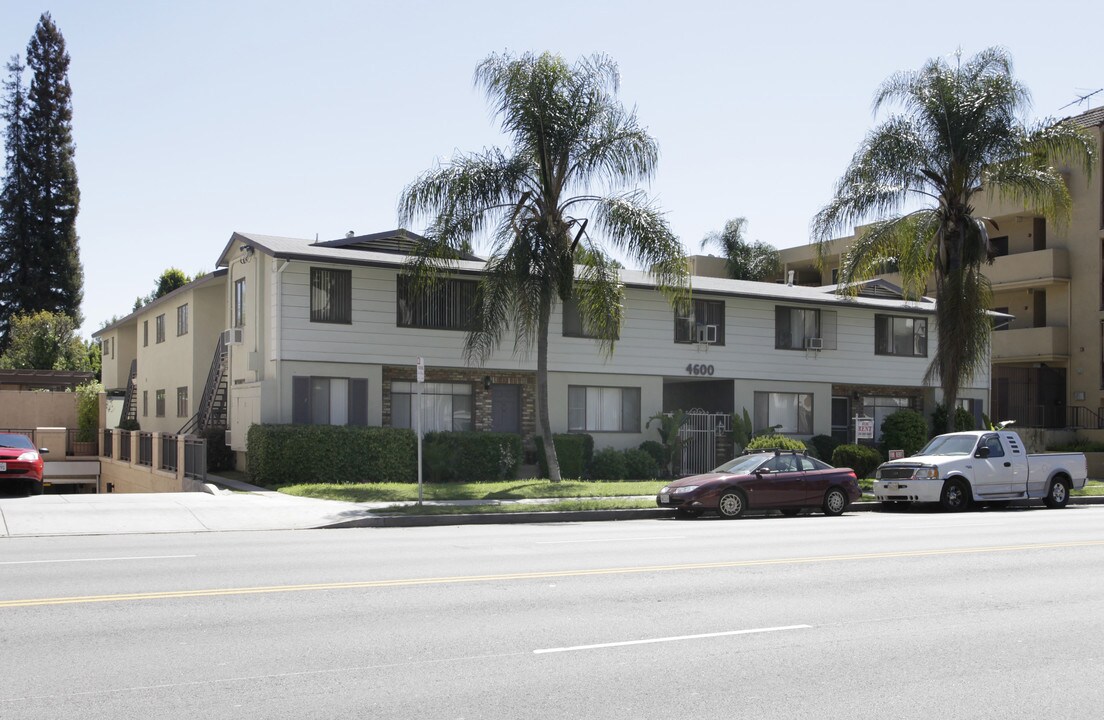 4600 Coldwater Canyon Ave in Studio City, CA - Building Photo