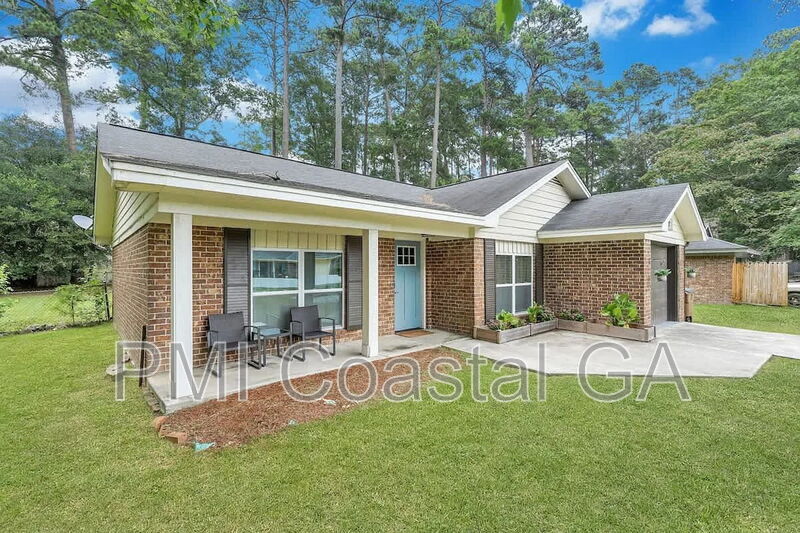 302 Manden Rd in Pooler, GA - Building Photo