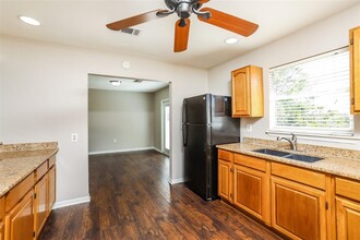 1442 Lakecrest Dr in Apopka, FL - Building Photo - Building Photo