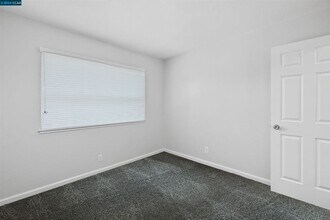 1417 Berrellesa St in Martinez, CA - Foto de edificio - Building Photo