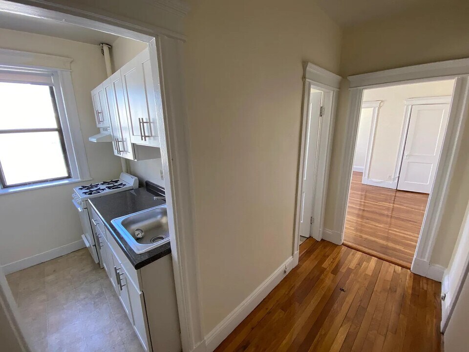 1148 Commonwealth Ave, Unit 30 in Allston, MA - Building Photo