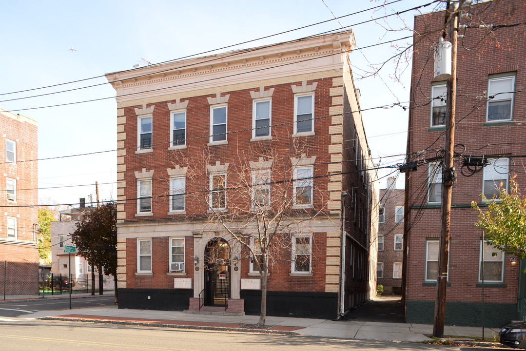 97 Pine St in Montclair, NJ - Foto de edificio