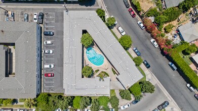 Stonewood in Downey, CA - Foto de edificio - Building Photo