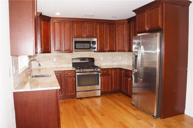 134 Lincoln Ave in Harrison, NY - Building Photo - Building Photo