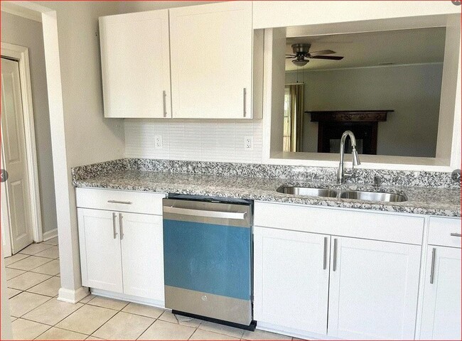 1021 Thornwoode Ln in Stone Mountain, GA - Building Photo - Building Photo