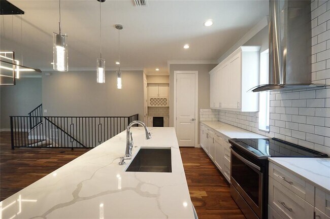 4910 W McElroy Ave in Tampa, FL - Building Photo - Building Photo