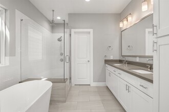 1214 Upton St in Houston, TX - Building Photo - Building Photo