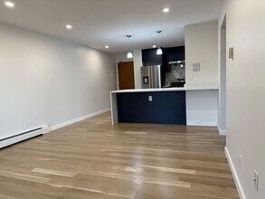 100 Grandview Ave in Quincy, MA - Building Photo - Building Photo