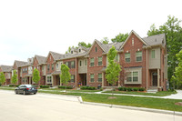 Clover Apartments in Ypsilanti, MI - Foto de edificio - Building Photo