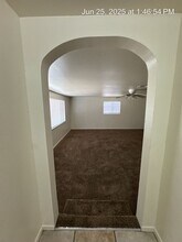 2245 W Harvard Ave in Visalia, CA - Foto de edificio - Building Photo