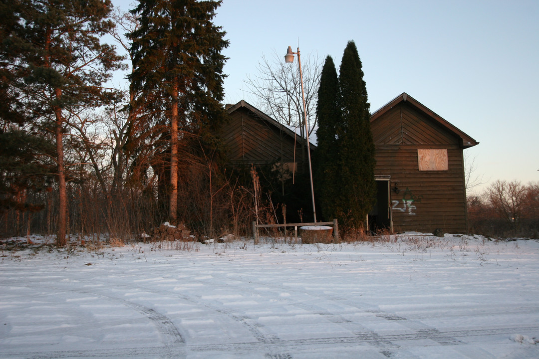 665-667 W Lilberty St in Wauconda, IL - Foto de edificio