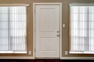 2503 McCue Rd in Houston, TX - Building Photo - Building Photo