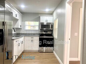 8015 N 10th St in Tampa, FL - Building Photo - Building Photo
