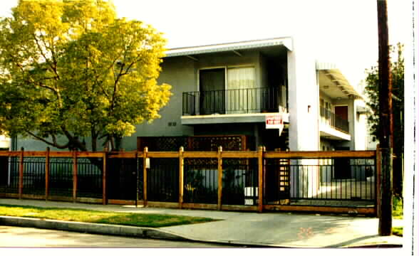 6820 Ben Ave in North Hollywood, CA - Foto de edificio - Building Photo