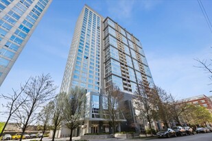 1901 S Calumet Ave in Chicago, IL - Building Photo