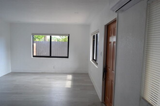 920 NW 87th Ave in Miami, FL - Building Photo - Building Photo