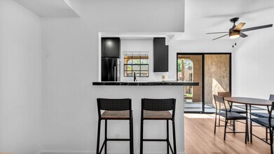 5300 E Waverly Dr in Palm Springs, CA - Building Photo - Building Photo