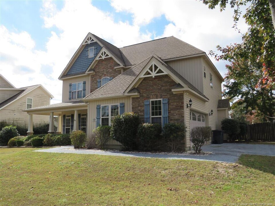 19 Turner Matthew Ct in Spring Lake, NC - Building Photo