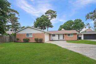 10010 Westview Dr in Houston, TX - Building Photo