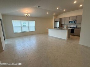 3739 Grappler Cir SE in Palm Bay, FL - Foto de edificio - Building Photo