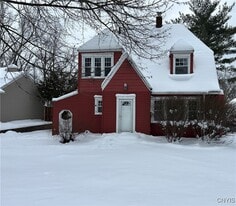 110 Homewood Dr in Fayetteville, NY - Building Photo