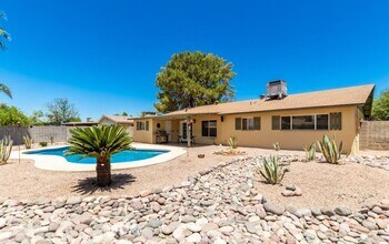 4933 W Sandra Terrace in Glendale, AZ - Building Photo - Building Photo