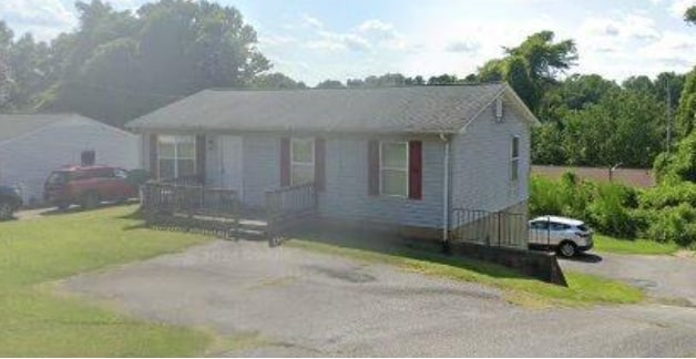 property at 915 Royal Dr