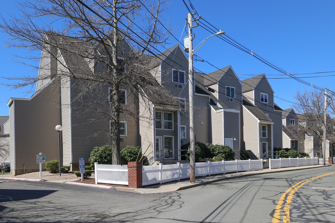 Tuck Point Condominiums in Beverly, MA - Building Photo