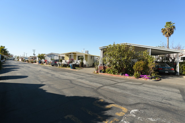 Rancho del Sol in Westminster, CA - Foto de edificio - Building Photo