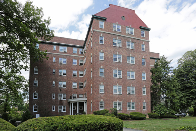 Mermont Plaza Apartments in Bryn Mawr, PA - Building Photo - Building Photo