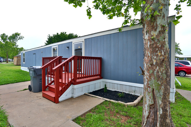 Sherwood Village in Lawton, OK - Foto de edificio - Building Photo