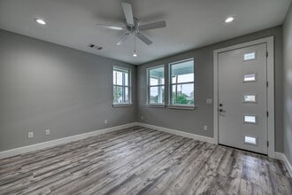 1915 Willow in Kingsland, TX - Building Photo - Building Photo