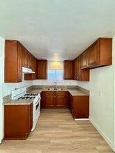 1465 W Parade St in Long Beach, CA - Building Photo - Building Photo