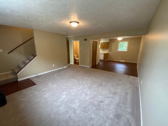 122 Karen Way in Weirton, WV - Foto de edificio - Building Photo