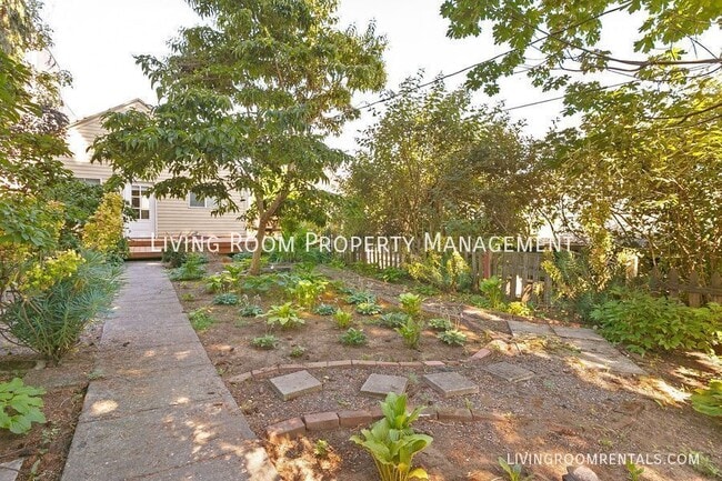 4403 N Albina Ave in Portland, OR - Building Photo - Building Photo