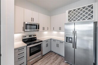 1420 Lakefront Dr in Sarasota, FL - Building Photo - Building Photo