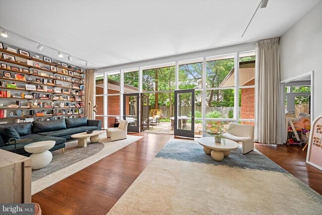 property at 3721 Huntington St NW