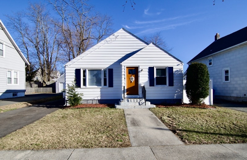 49 Rimmon Ave in Springfield, MA - Building Photo