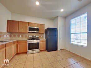 16859 Mammoth Springs Dr in Houston, TX - Foto de edificio - Building Photo