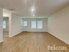 17166 Quaking Aspen Ln in New Caney, TX - Foto de edificio - Building Photo