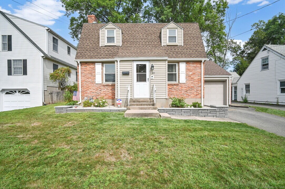 20 Harding Ave in Newington, CT - Building Photo