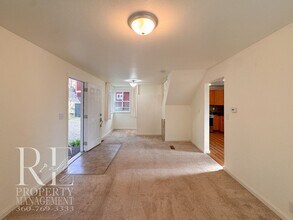 1823 NE Rustic Ln in Bremerton, WA - Building Photo - Building Photo