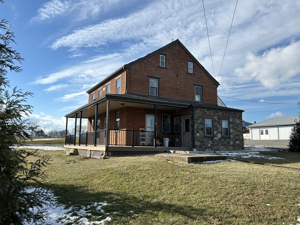 8 Lesal Dr in Gordonville, PA - Building Photo