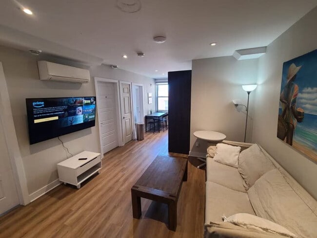 2205 Rue St Marc, Unit SI FL5-ID1385330P in Montréal, QC - Building Photo - Building Photo