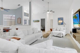 9521 Mariners Cove Ln in Ft. Myers, FL - Building Photo