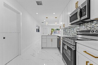 3837 NE 16th Terrace in Pompano Beach, FL - Building Photo - Building Photo