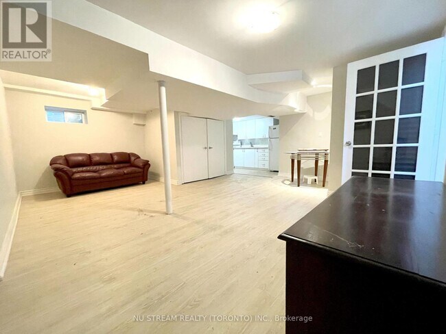 28 Bushcroft Grove in Toronto, ON - Building Photo - Building Photo