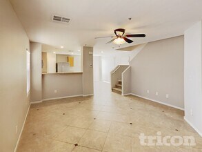 1092 Country Coach Dr in Henderson, NV - Building Photo - Building Photo